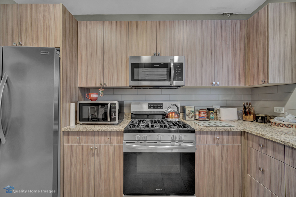 7242 Jackson Boulevard - 1E